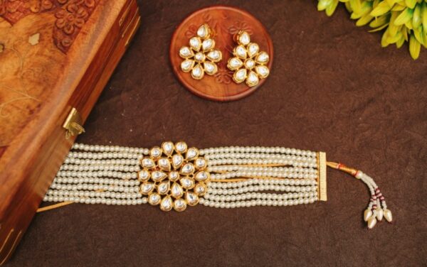 Classic Gold Plated Kundan Flower Pearl Choker